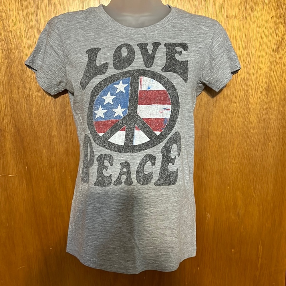 LOVE PEACE USA Grey T-shirt wms M